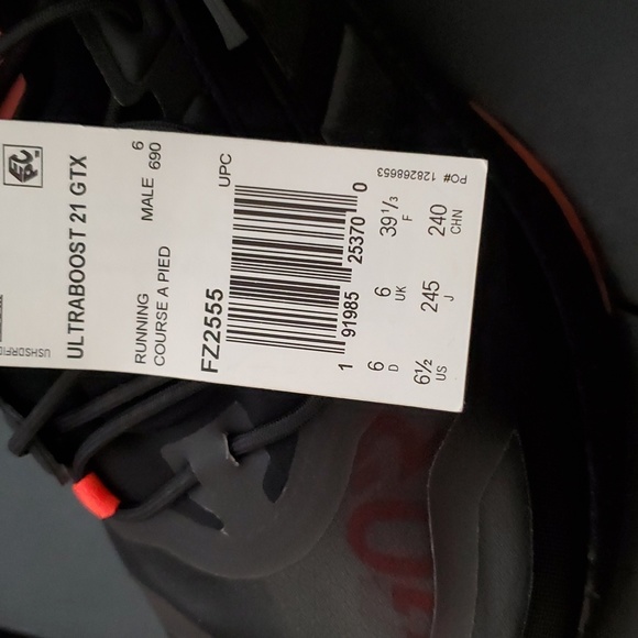 Adidas UltraBoost 21 Gore Tex Carbon Black Solar Red. New in Box Mens size 6.5 - Picture 4 of 5